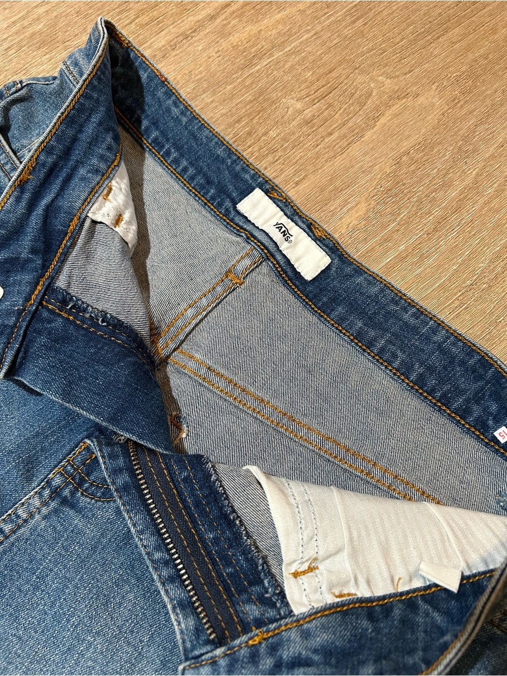 Vans High-Waisted Cuffed Denim Shorts Medium Wash Blue Size 28 - Picture 3 of 6